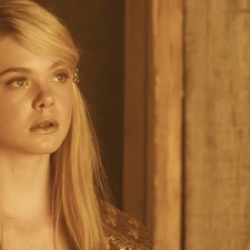 Elle Fanning, surprise