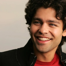 smiling, Adrian Grenier