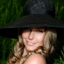 Smile, Jennifer Hawkins, Hat