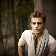 Paul Wesley, head-dress