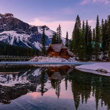 viewes, trees, forest, house, Emerald Lake, Province of British Columbia, Mountains, winter, Canada, bridge, lake, Yoho National Park