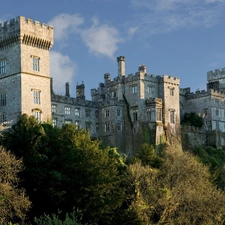 Castle, Monument