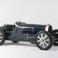 The historic car, Bugatti T51, race