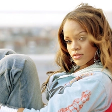 Rihanna, ear-ring