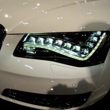 Audi A8 D4, spotlight