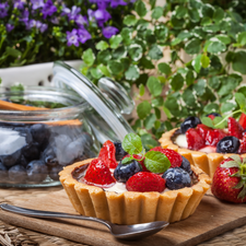 Muffins, little doggies, strawberries, blueberries, Fruits, Grated