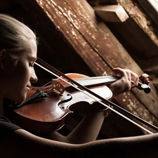 Women, violin