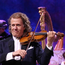 Johan Strauss Orchestra, Andre Rieu, Concert, bath-tub, violin, violinist