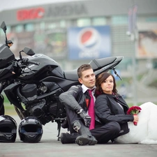 Young couple, Kawasaki, Z750